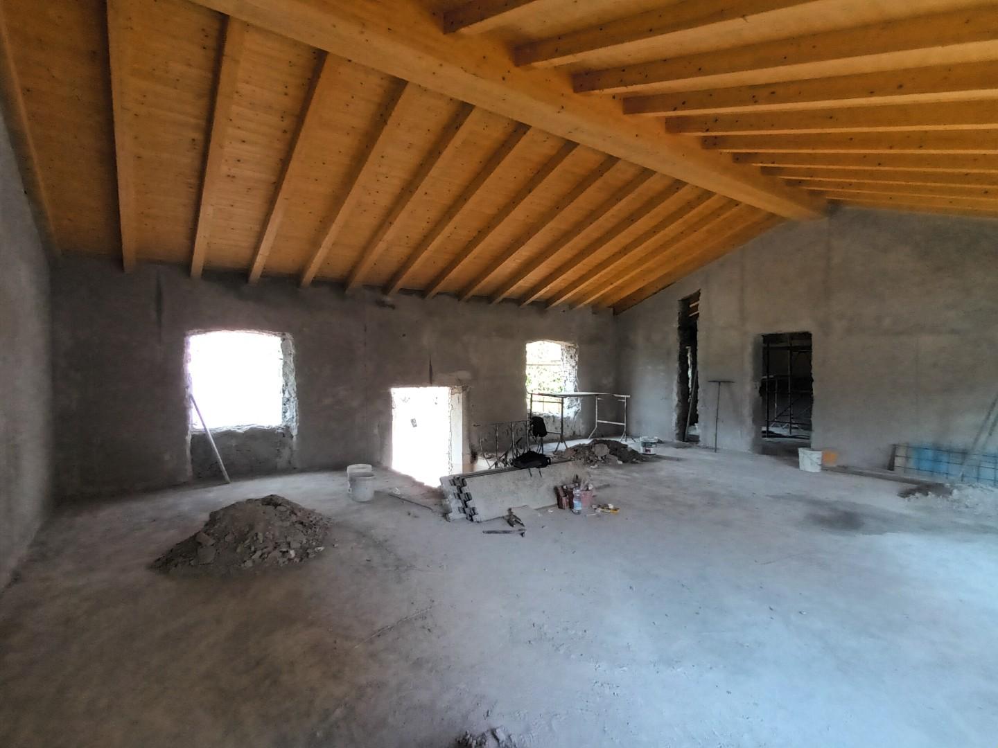 Immagine 5 di Appartamento in vendita  a Lucca