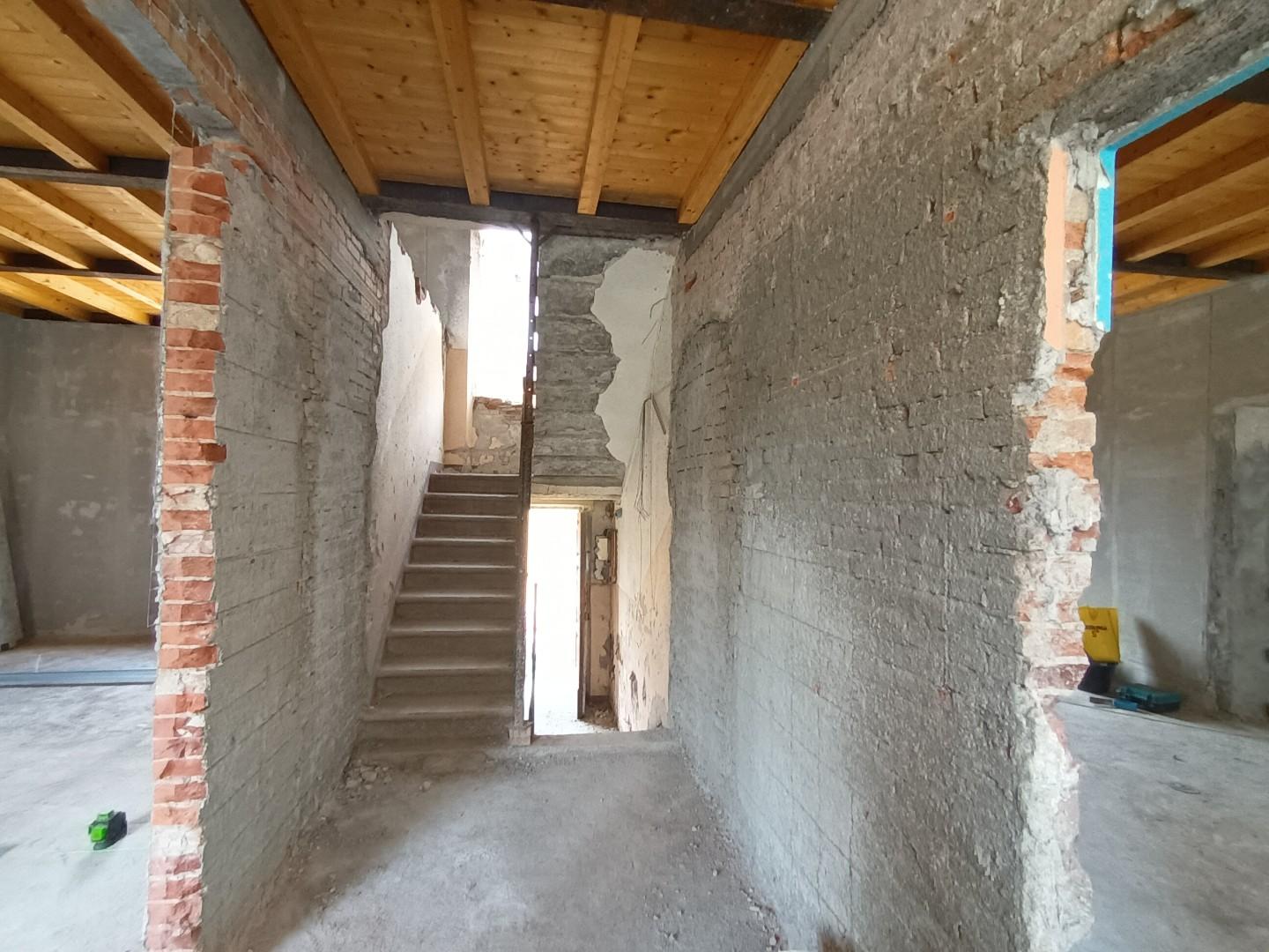 Immagine 7 di Appartamento in vendita  a Lucca