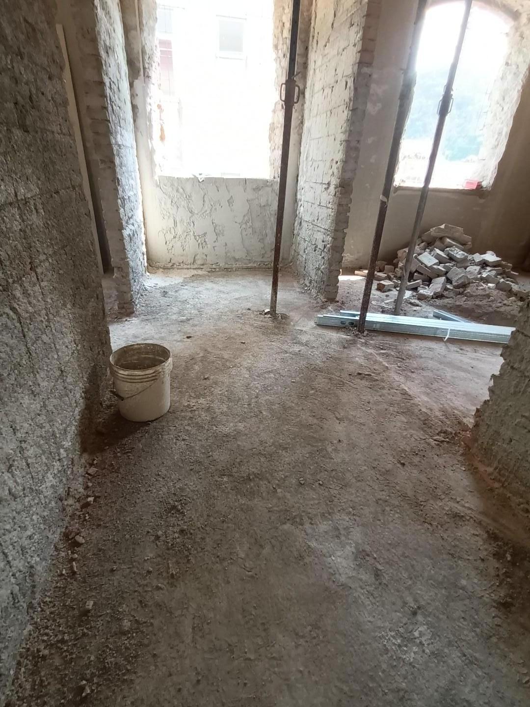 Immagine 10 di Appartamento in vendita  a Lucca