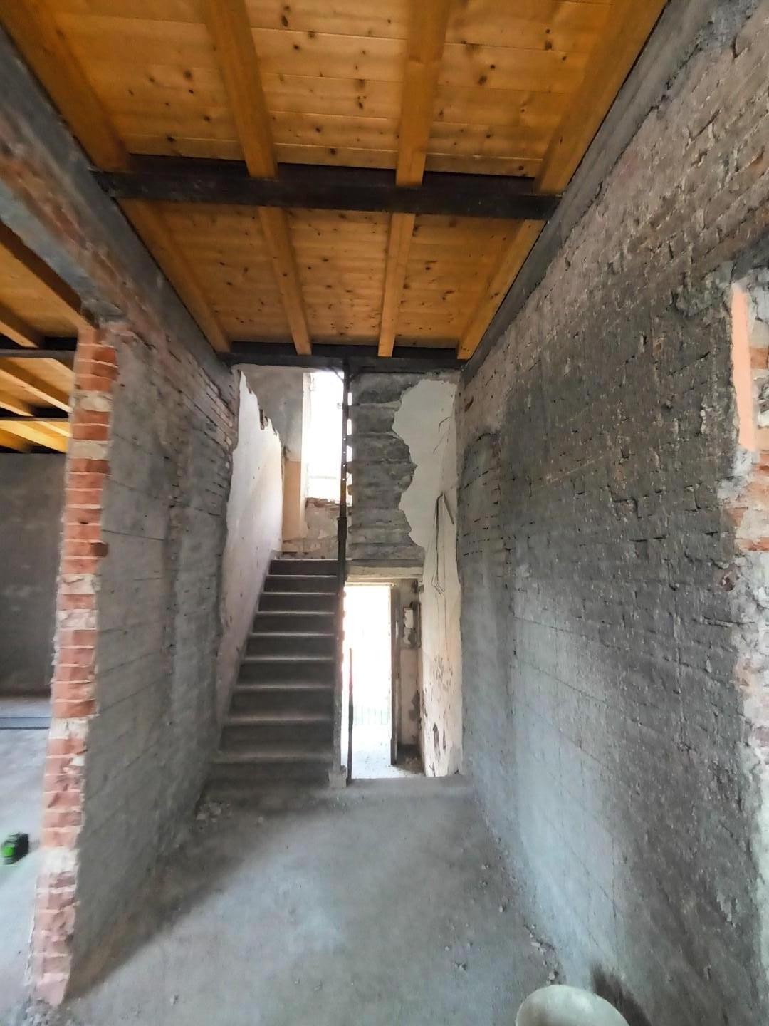 Immagine 8 di Appartamento in vendita  a Lucca