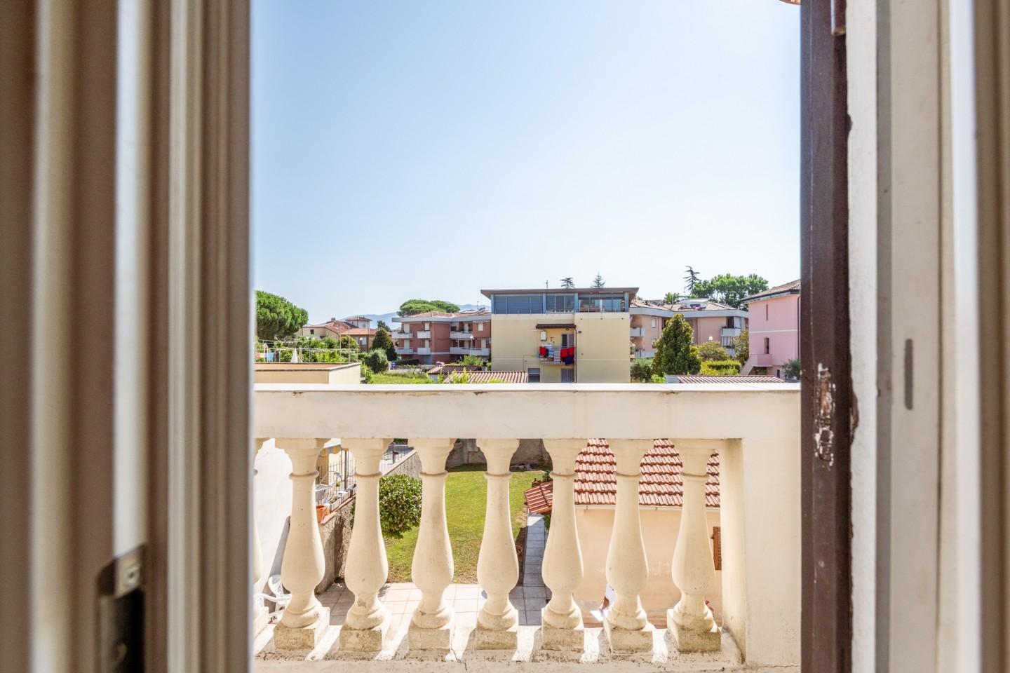 Immagine 11 di Appartamento in vendita  a Pisa