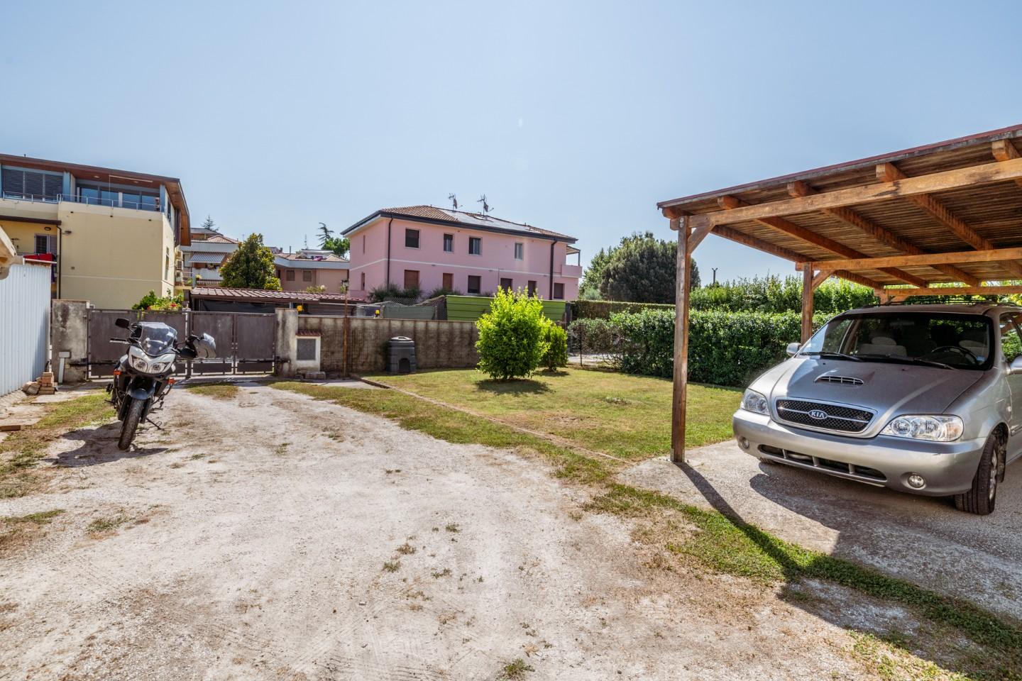 Immagine 57 di Appartamento in vendita  a Pisa