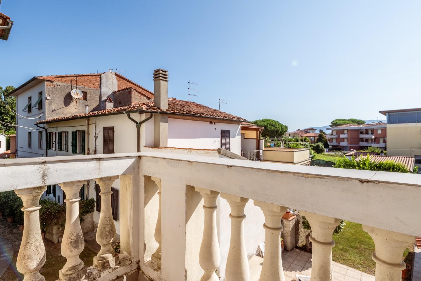 Immagine 12 di Appartamento in vendita  a Pisa