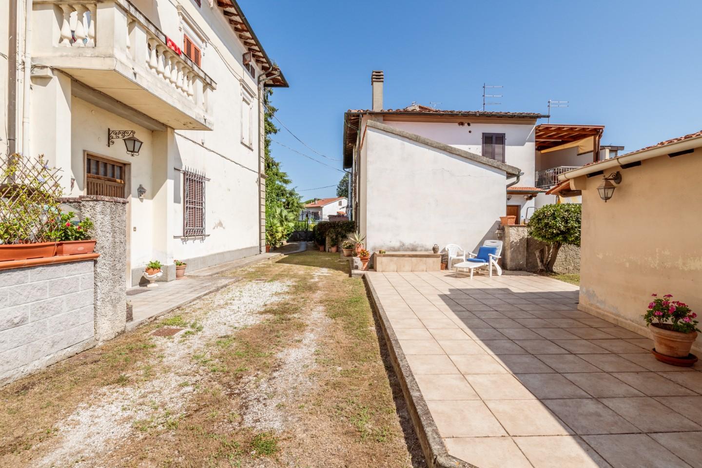 Immagine 47 di Appartamento in vendita  a Pisa