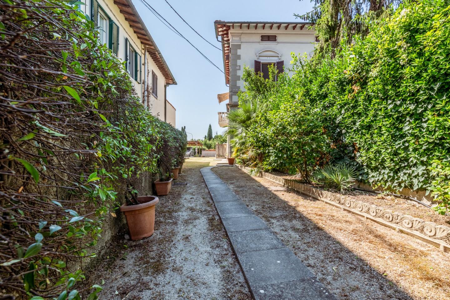 Immagine 44 di Appartamento in vendita  a Pisa