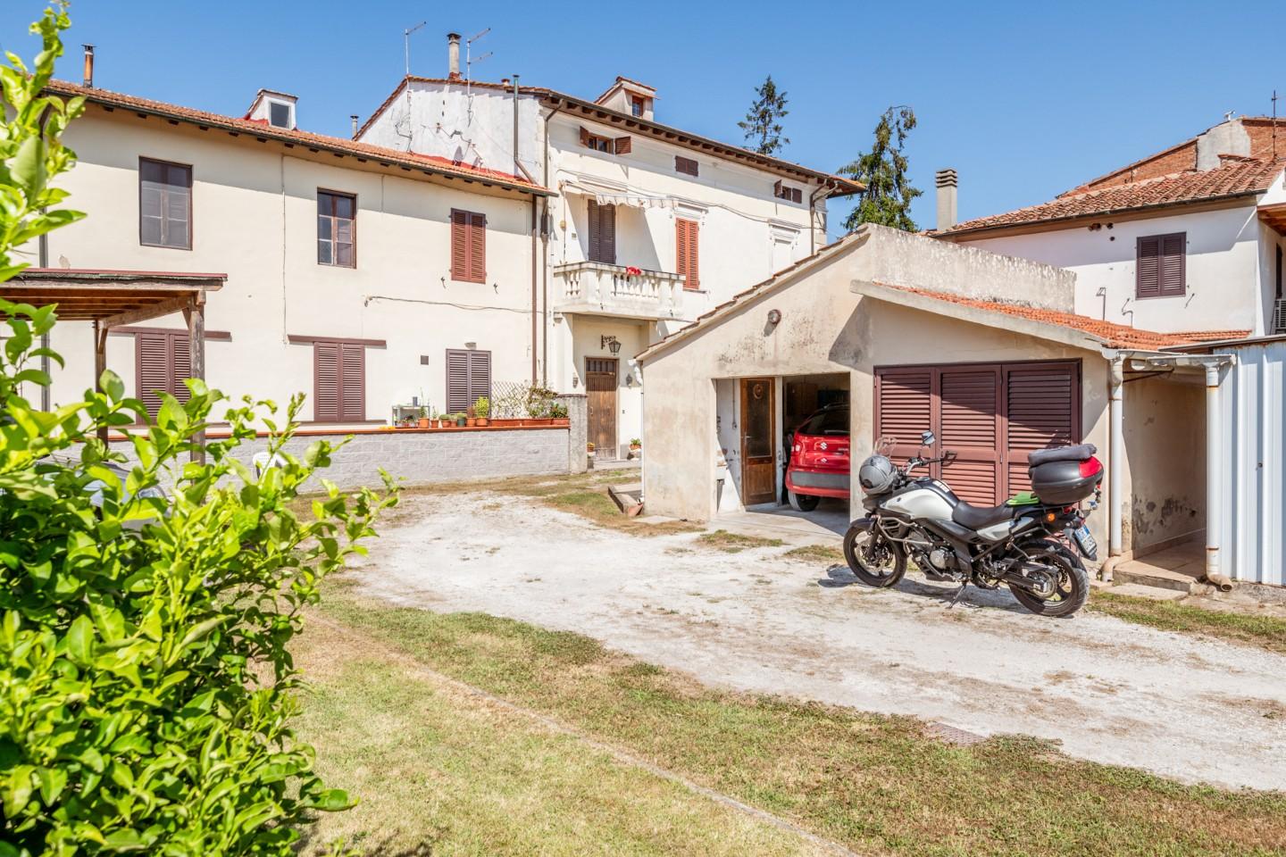 Immagine 53 di Appartamento in vendita  a Pisa