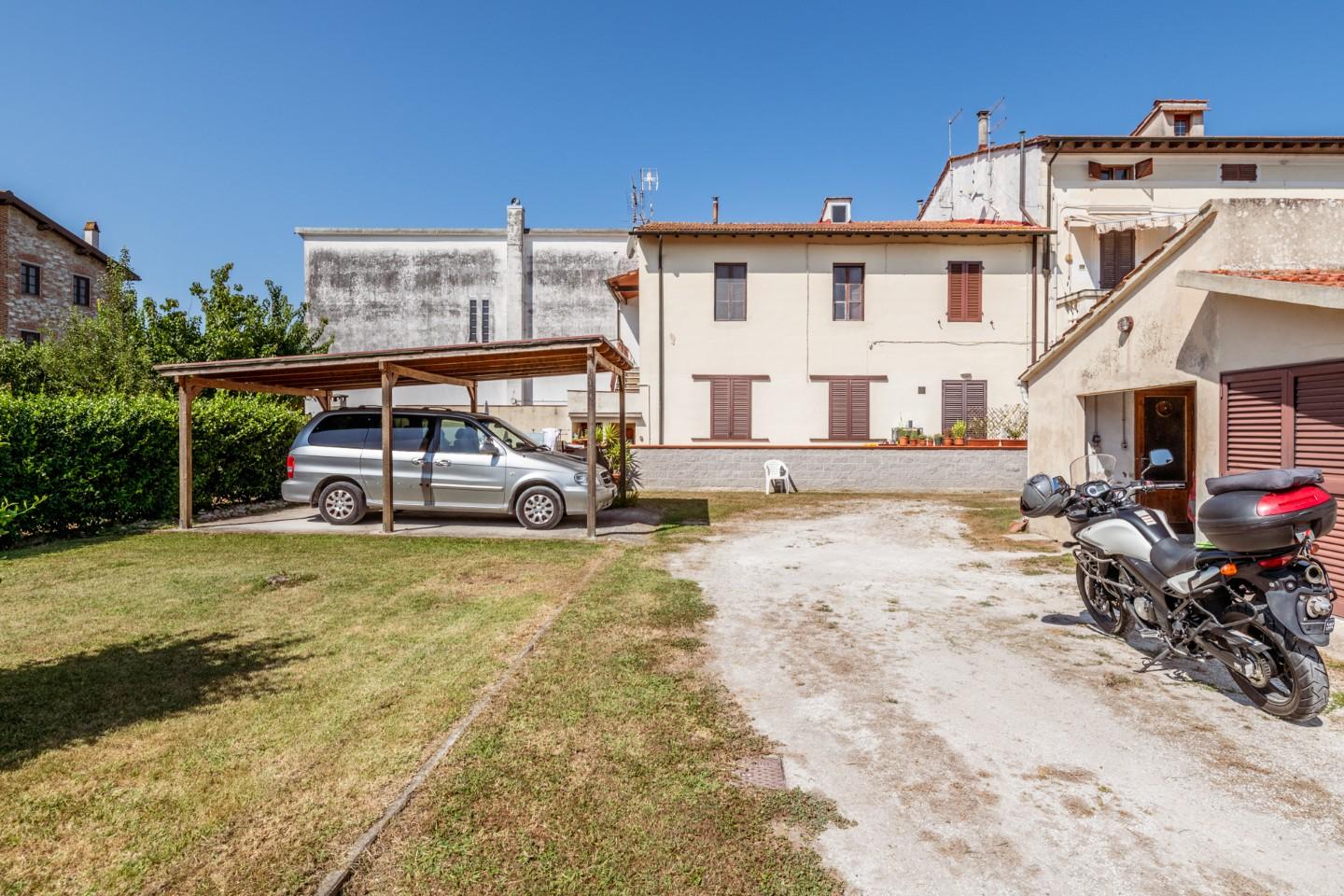 Immagine 55 di Appartamento in vendita  a Pisa