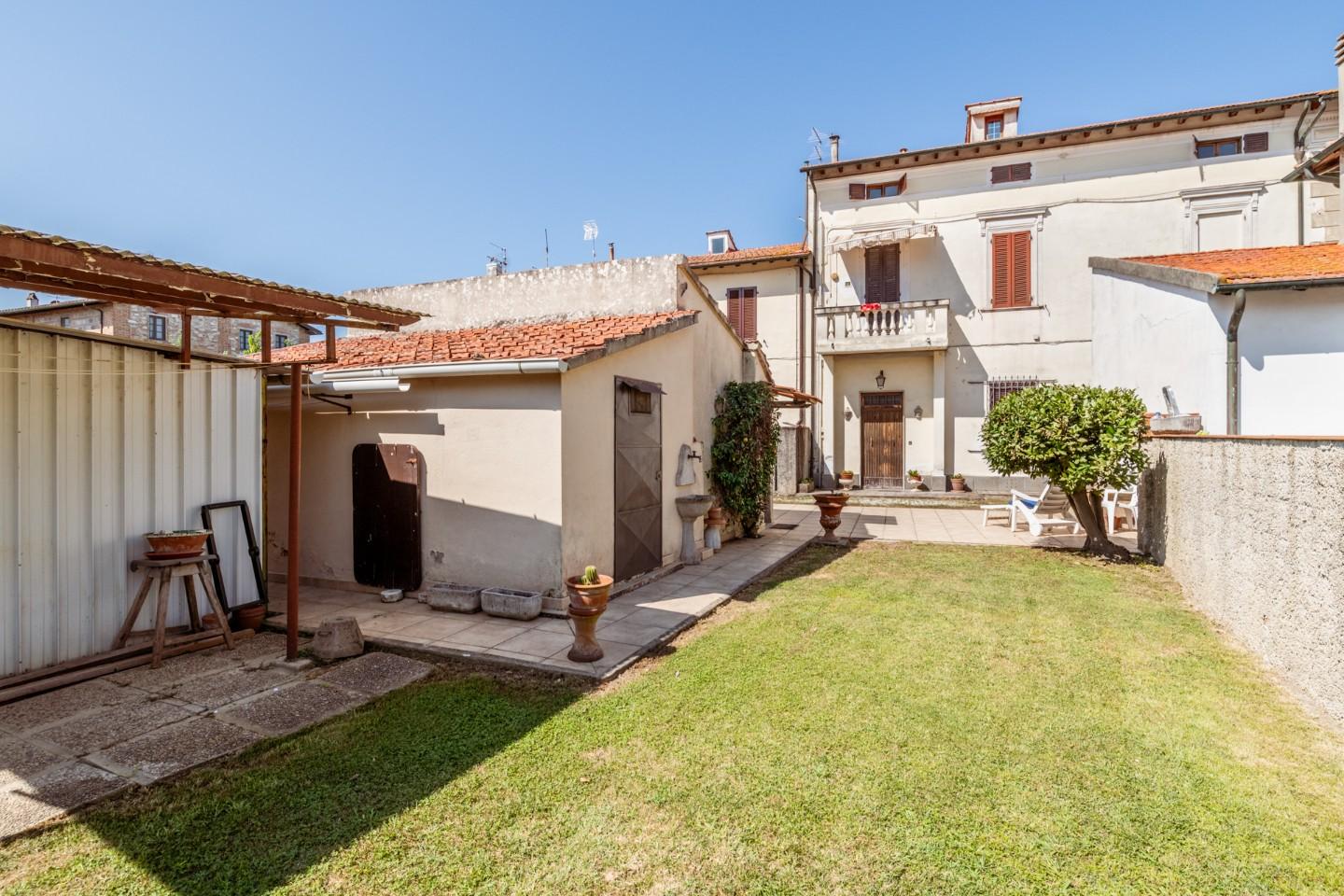 Immagine 51 di Appartamento in vendita  a Pisa