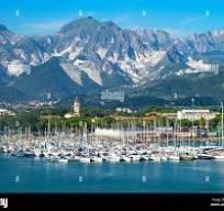 Immagine 10 di Casa bifamiliare in vendita  a Carrara