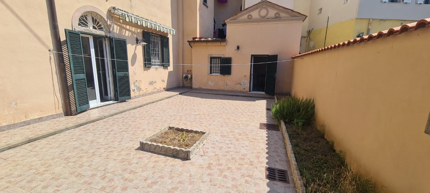 Immagine 16 di Villetta a schiera in vendita  a Livorno