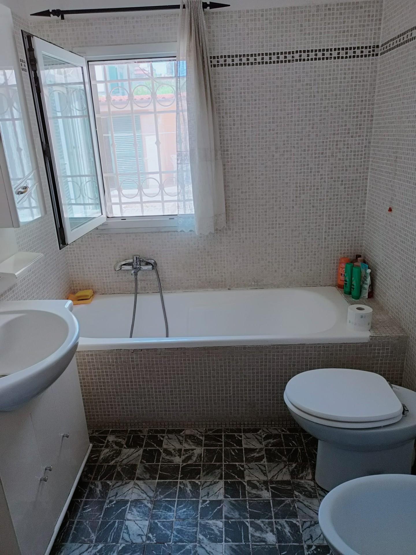 Immagine 11 di Villetta a schiera in vendita  a Livorno