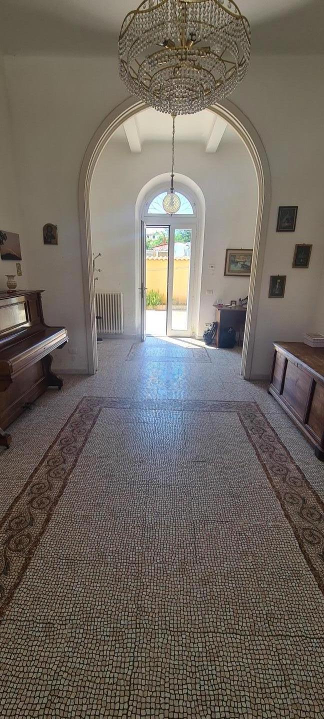 Immagine 2 di Villetta a schiera in vendita  a Livorno