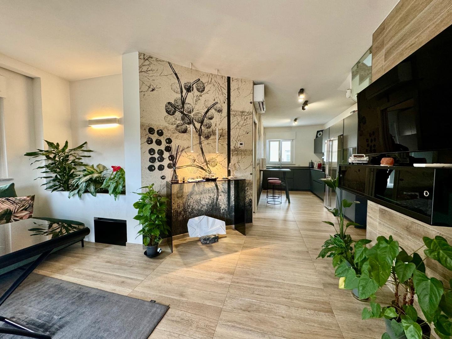 Immagine 6 di Casa bifamiliare in vendita  a Montignoso