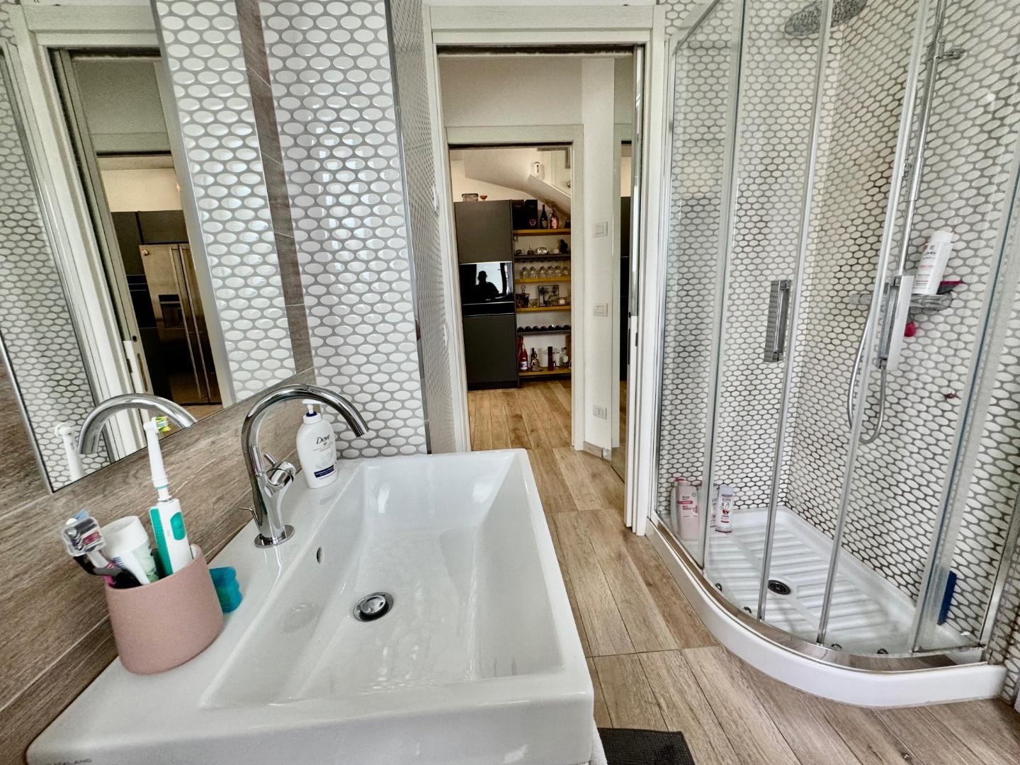 Immagine 19 di Casa bifamiliare in vendita  a Montignoso