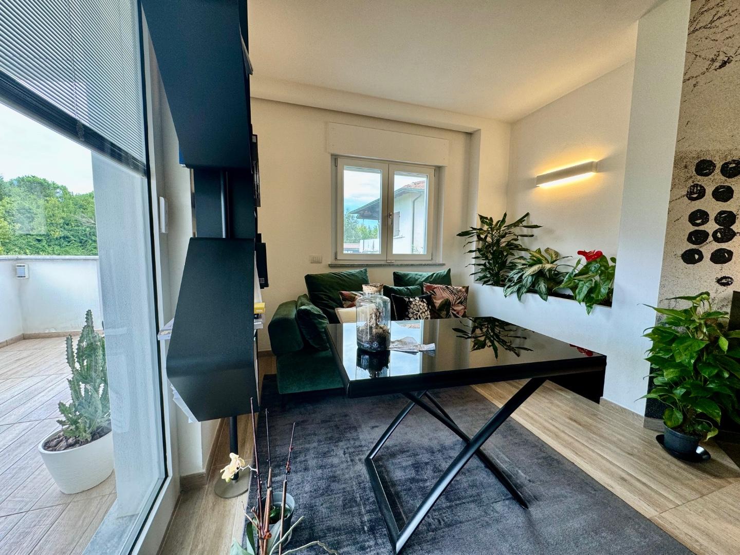 Immagine 5 di Casa bifamiliare in vendita  a Montignoso