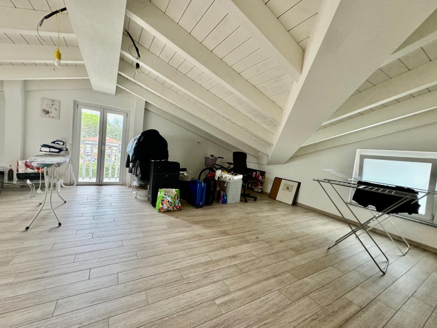 Immagine 25 di Casa bifamiliare in vendita  a Montignoso