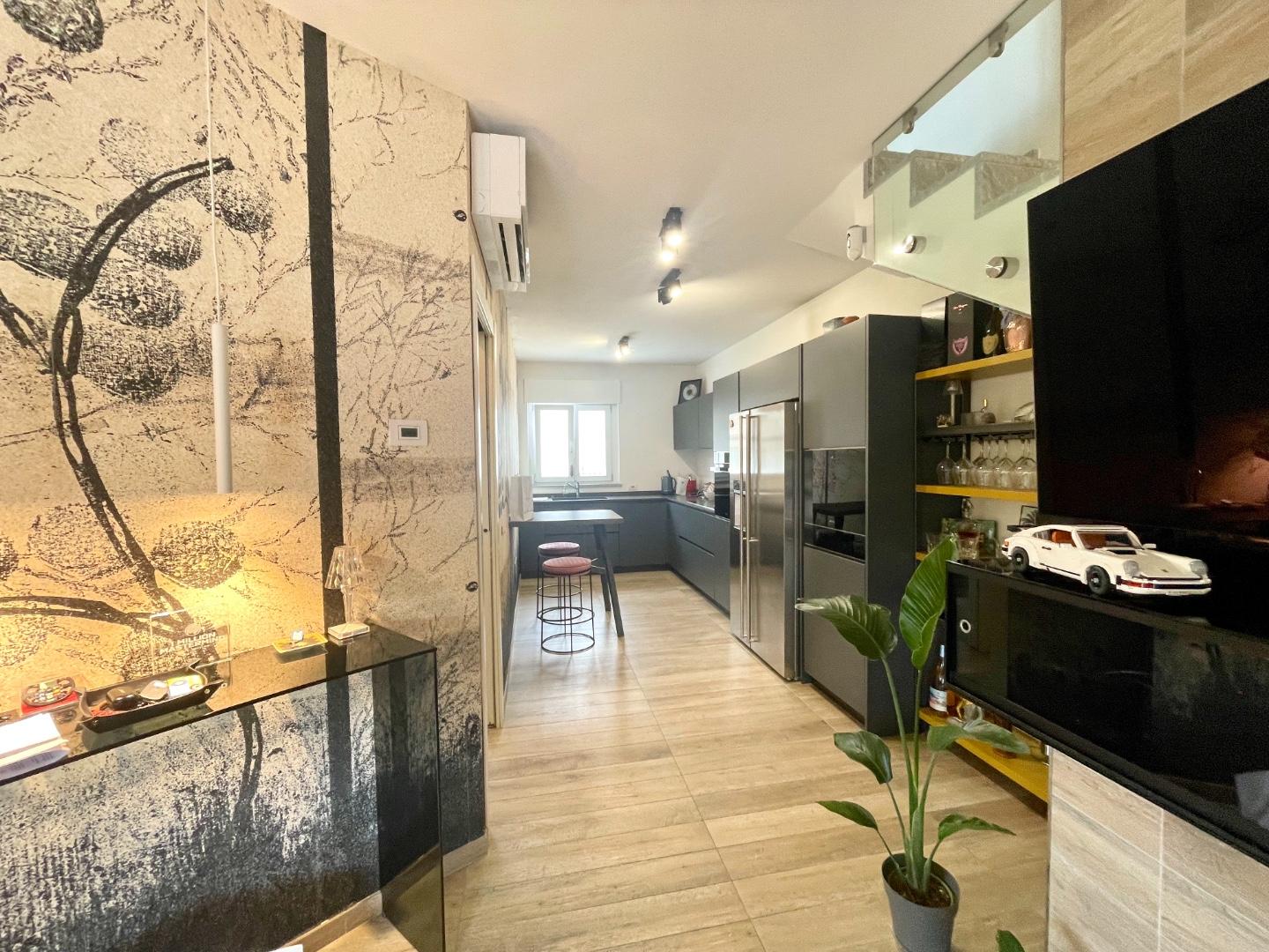 Immagine 12 di Casa bifamiliare in vendita  a Montignoso