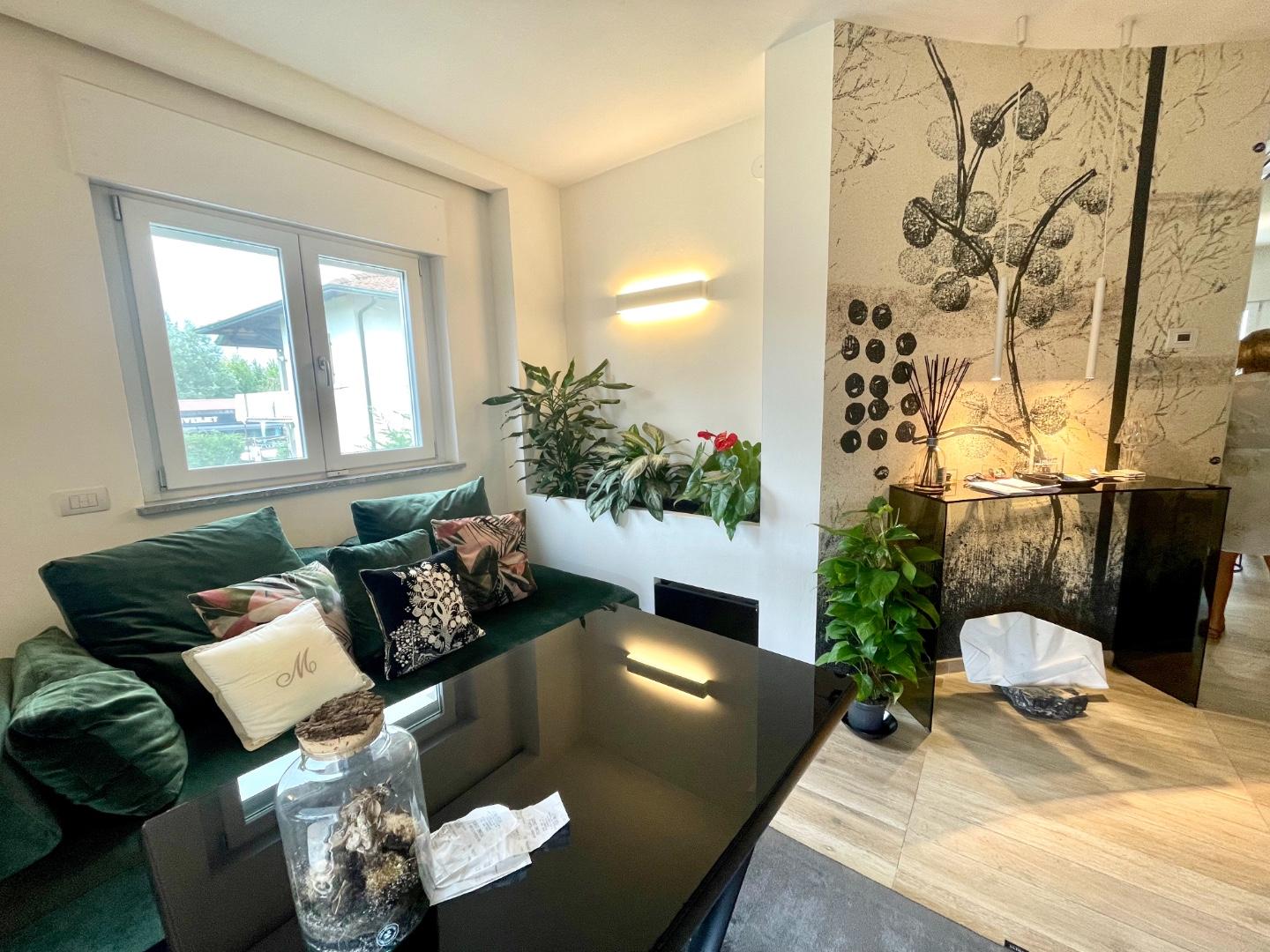 Immagine 11 di Casa bifamiliare in vendita  a Montignoso