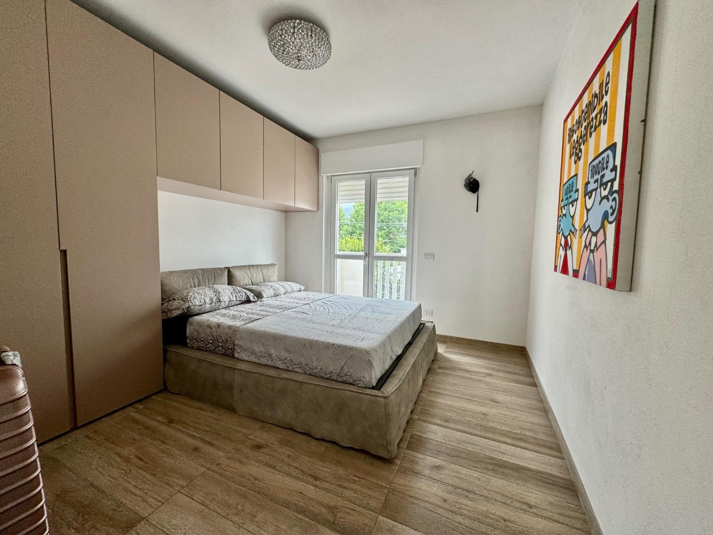 Immagine 18 di Casa bifamiliare in vendita  a Montignoso