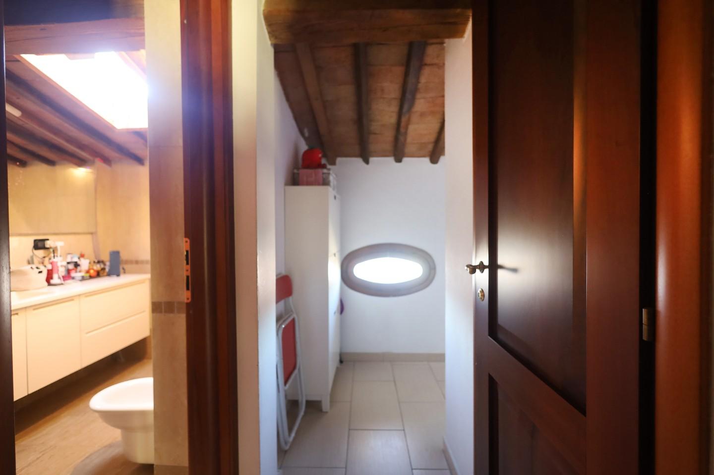 Immagine 12 di Appartamento in vendita  a San Giuliano Terme