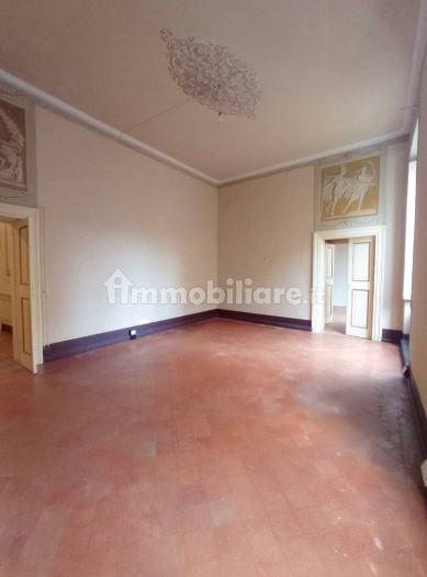 Immagine 4 di Ufficio in affitto  a Lucca