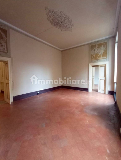 Immagine 2 di Ufficio in affitto  a Lucca