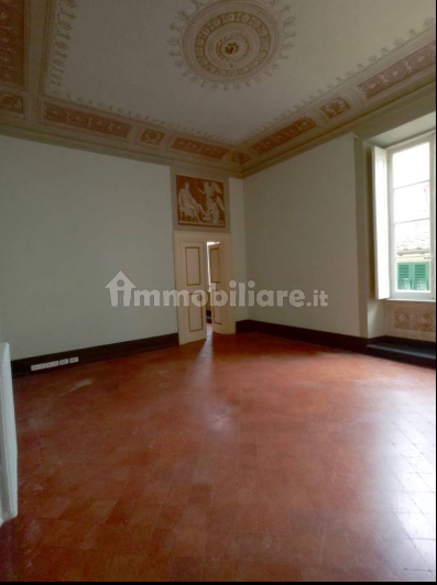 Immagine 3 di Ufficio in affitto  a Lucca