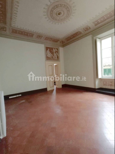 Immagine 5 di Ufficio in affitto  a Lucca