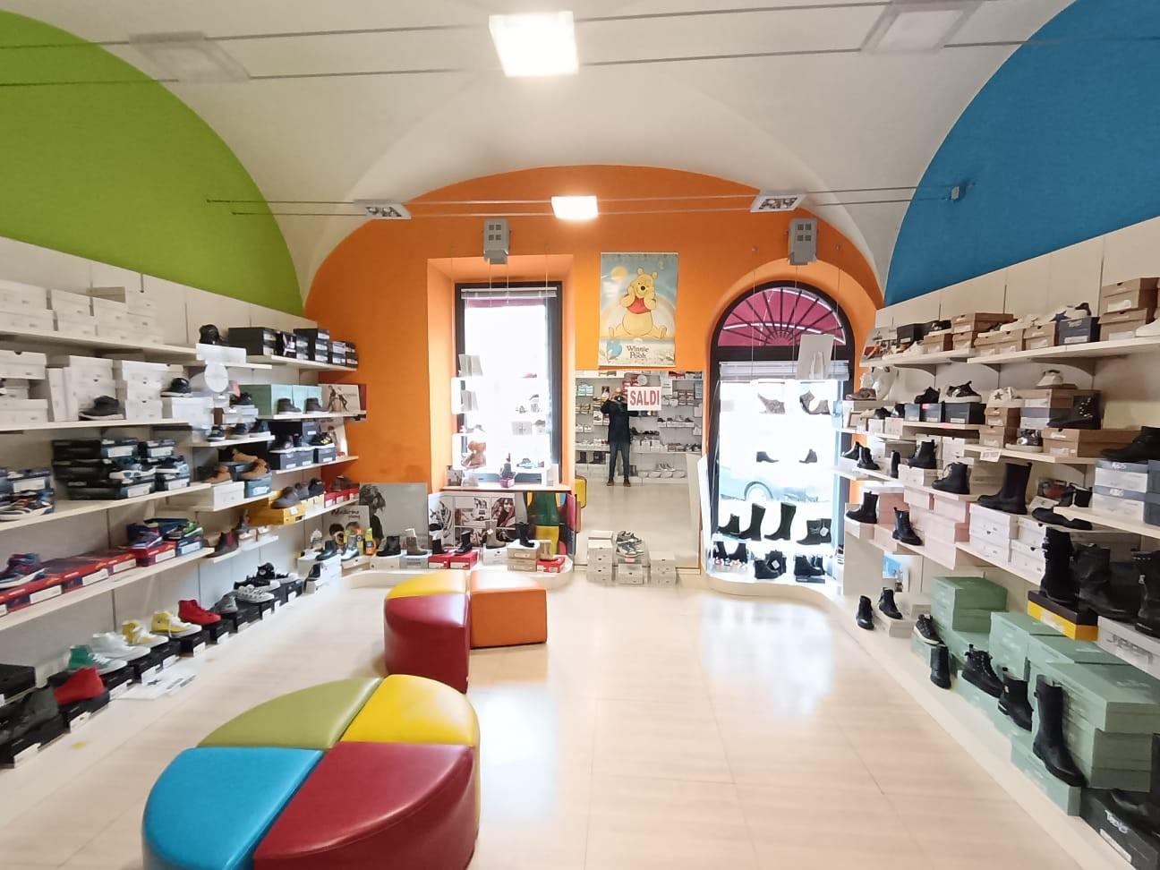 Immagine 6 di Locale commerciale in vendita  a San Giuliano Terme