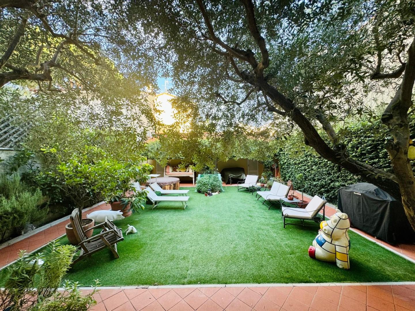 casa indipendente in vendita a Viareggio