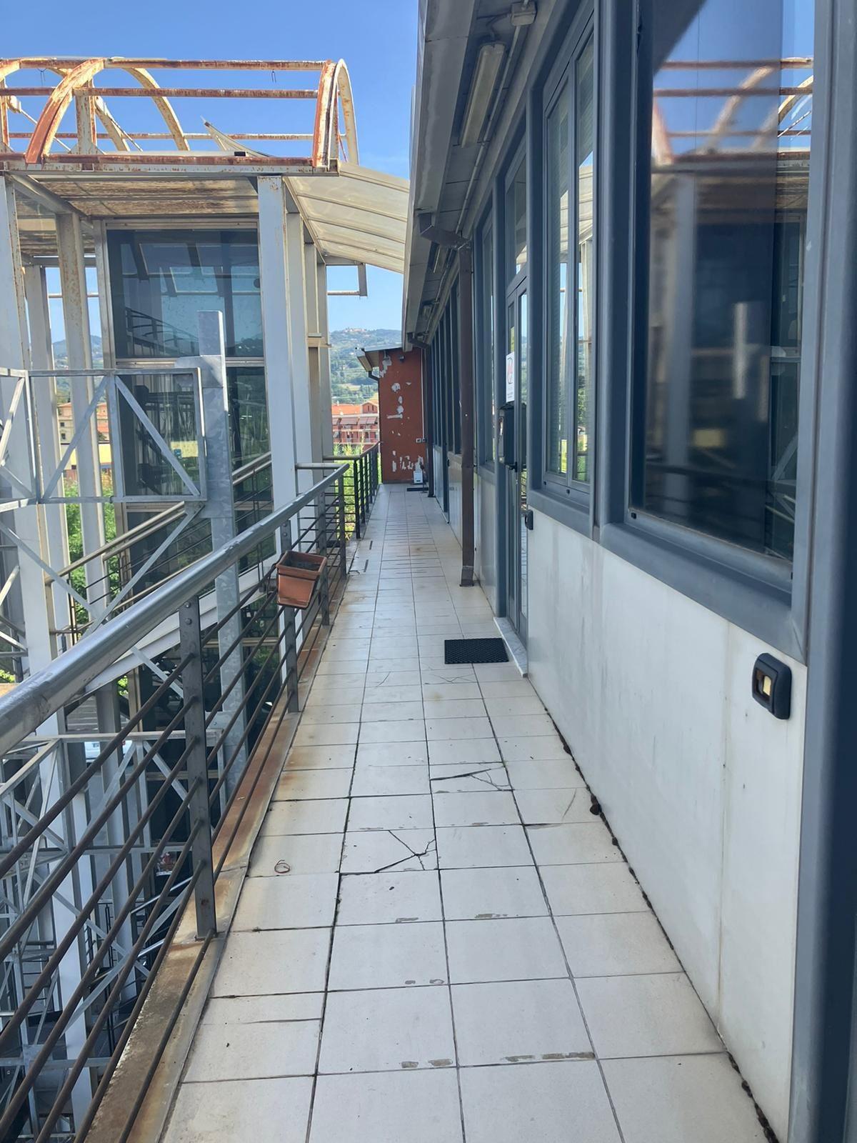 Immagine 14 di Ufficio in vendita  a Sarzana