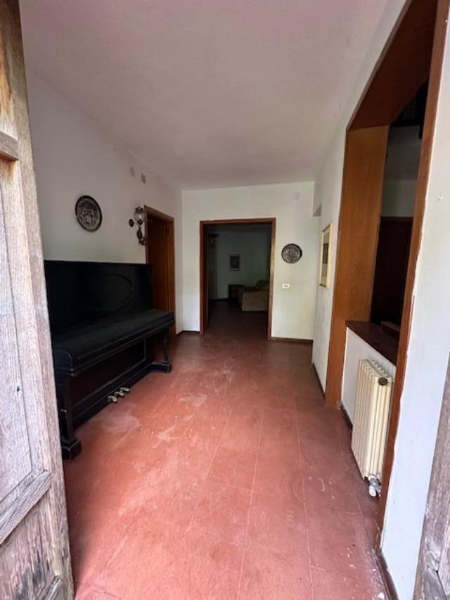 Immagine 1 di Casa indipendente in vendita  a Massa