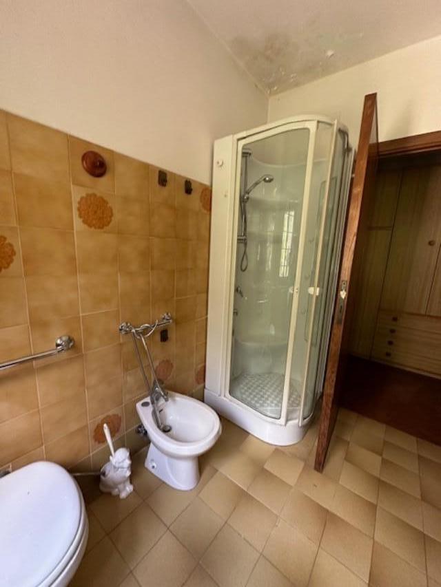 Immagine 11 di Casa indipendente in vendita  a Massa