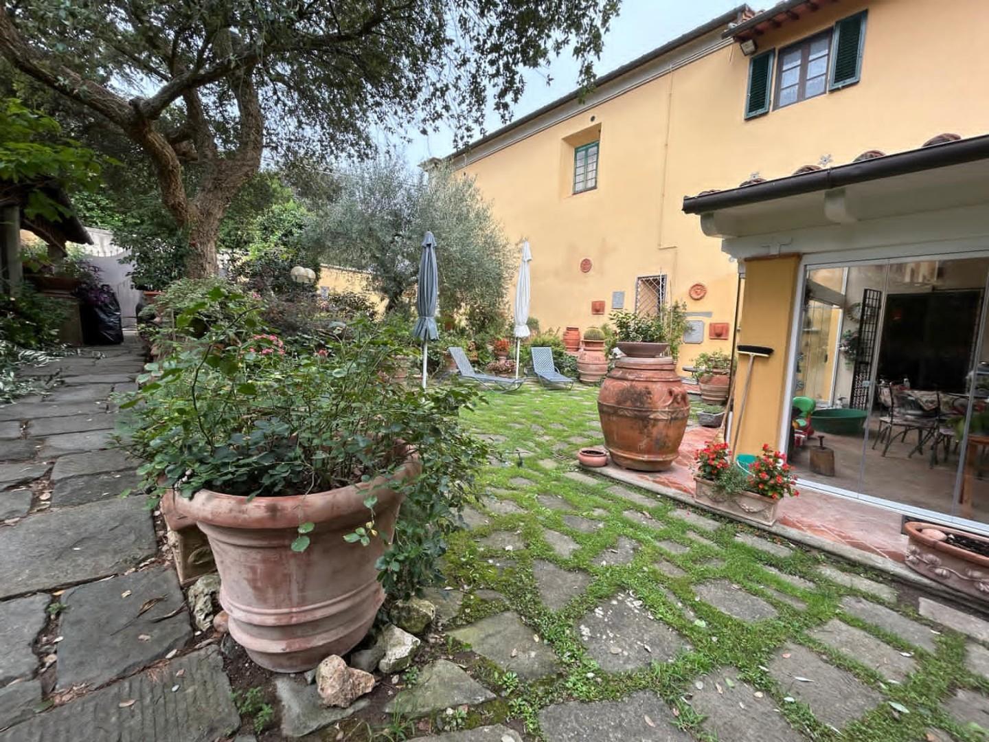 Immagine 13 di Porzione di casa in vendita  a Montopoli In Val D'arno