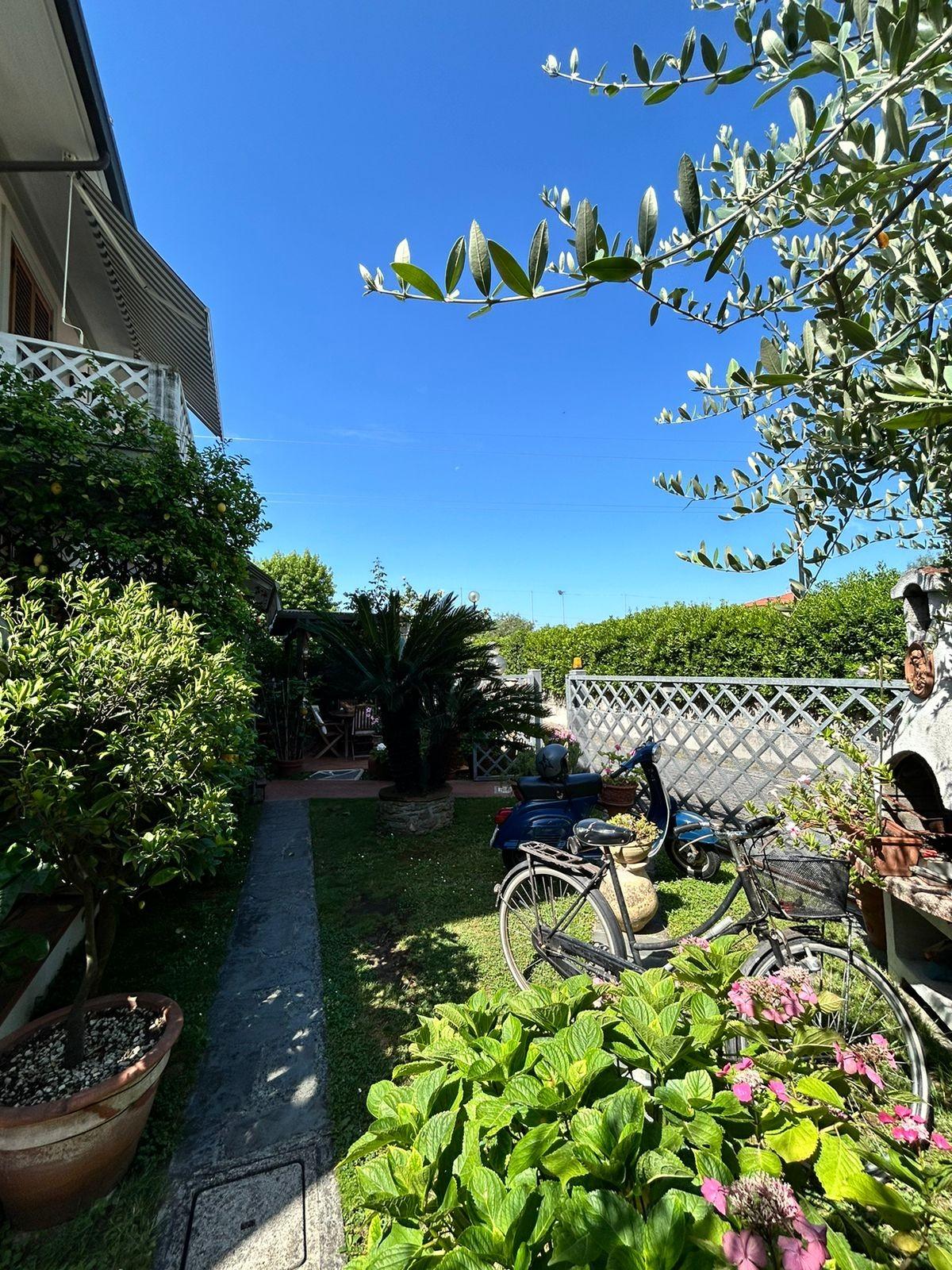 Immagine 3 di Villetta a schiera in vendita  a Massa