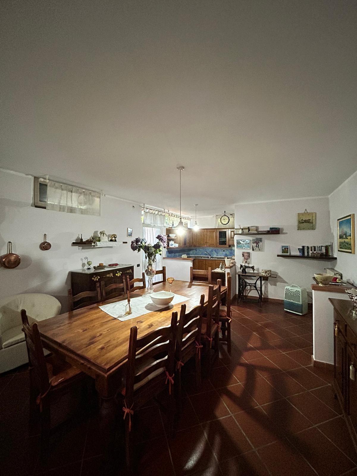 Immagine 10 di Villetta a schiera in vendita  a Massa