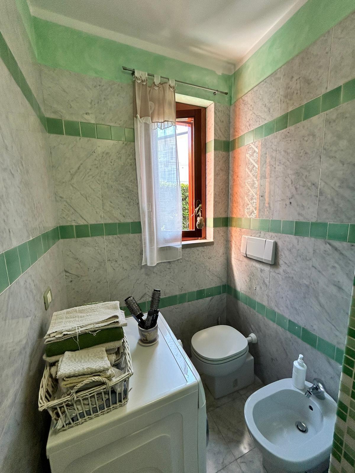 Immagine 11 di Villetta a schiera in vendita  a Massa