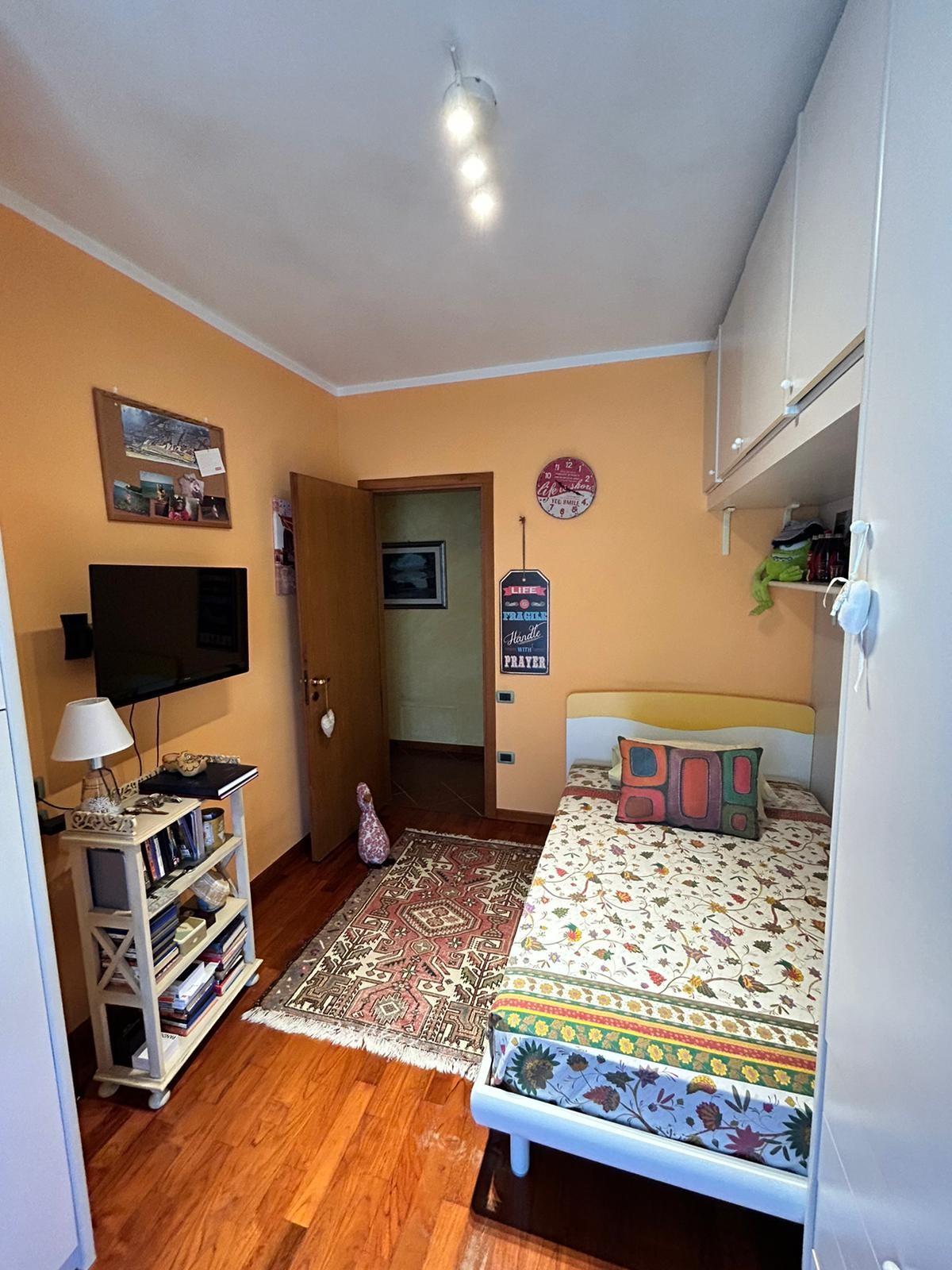 Immagine 8 di Villetta a schiera in vendita  a Massa