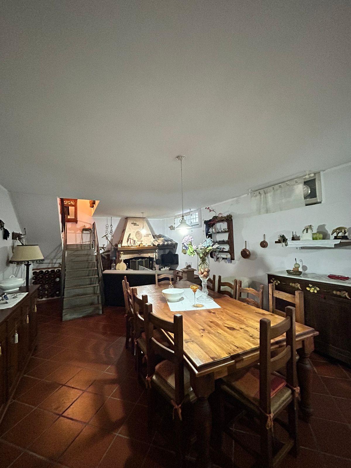 Immagine 14 di Villetta a schiera in vendita  a Massa