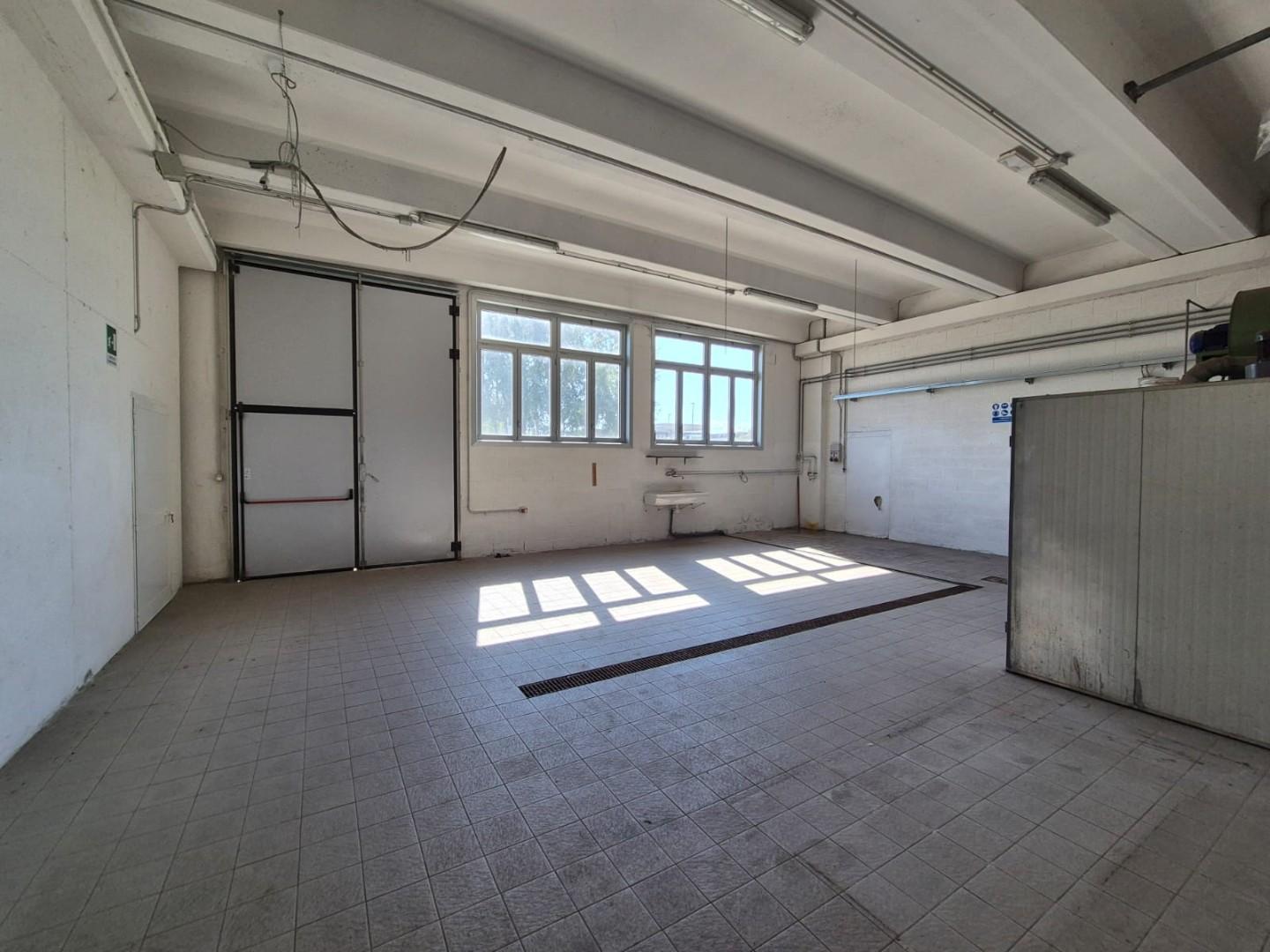 Immagine 6 di Capannone industriale in affitto  a Santa Croce Sull'arno