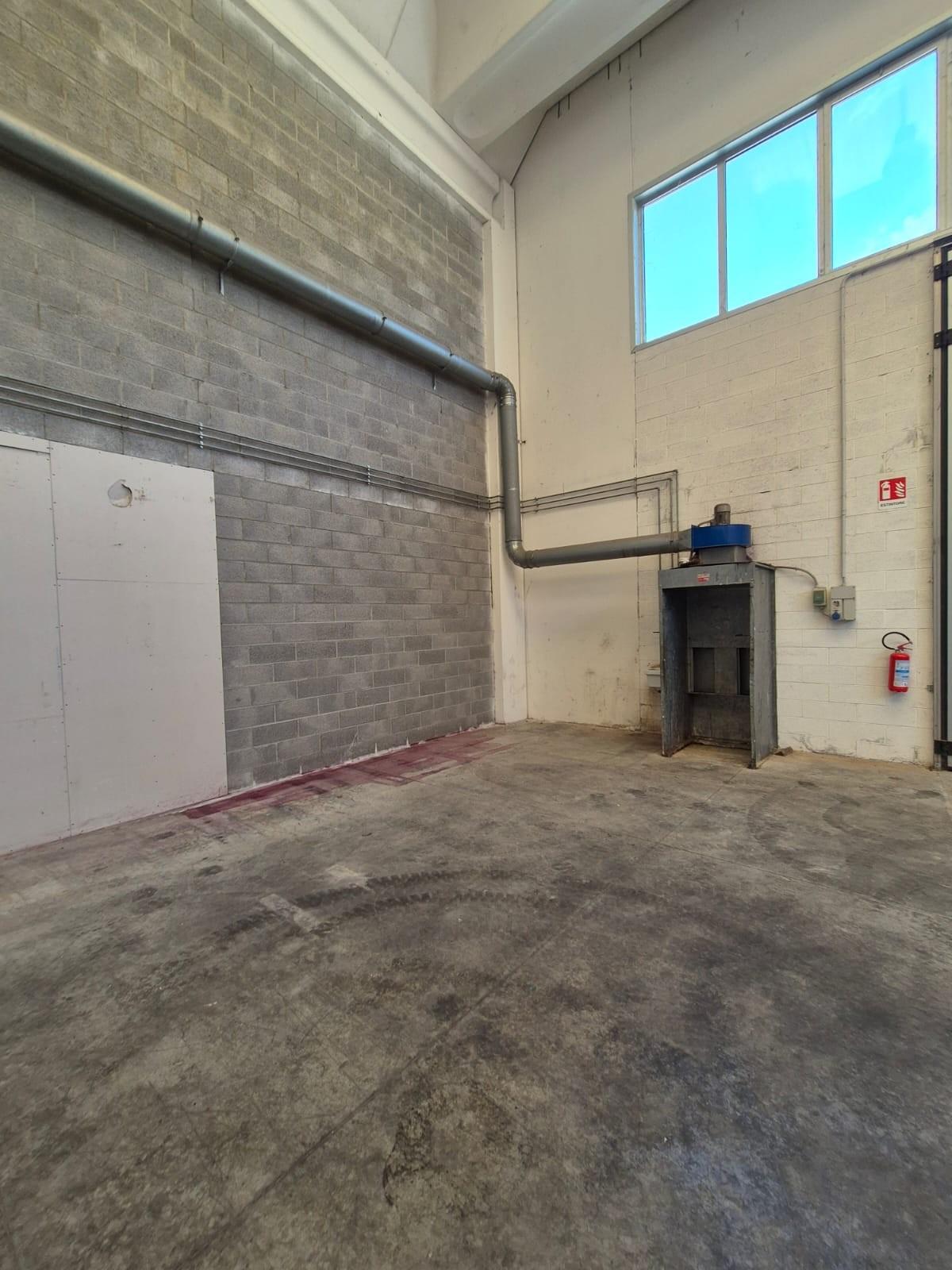 Immagine 5 di Capannone industriale in affitto  a Santa Croce Sull'arno