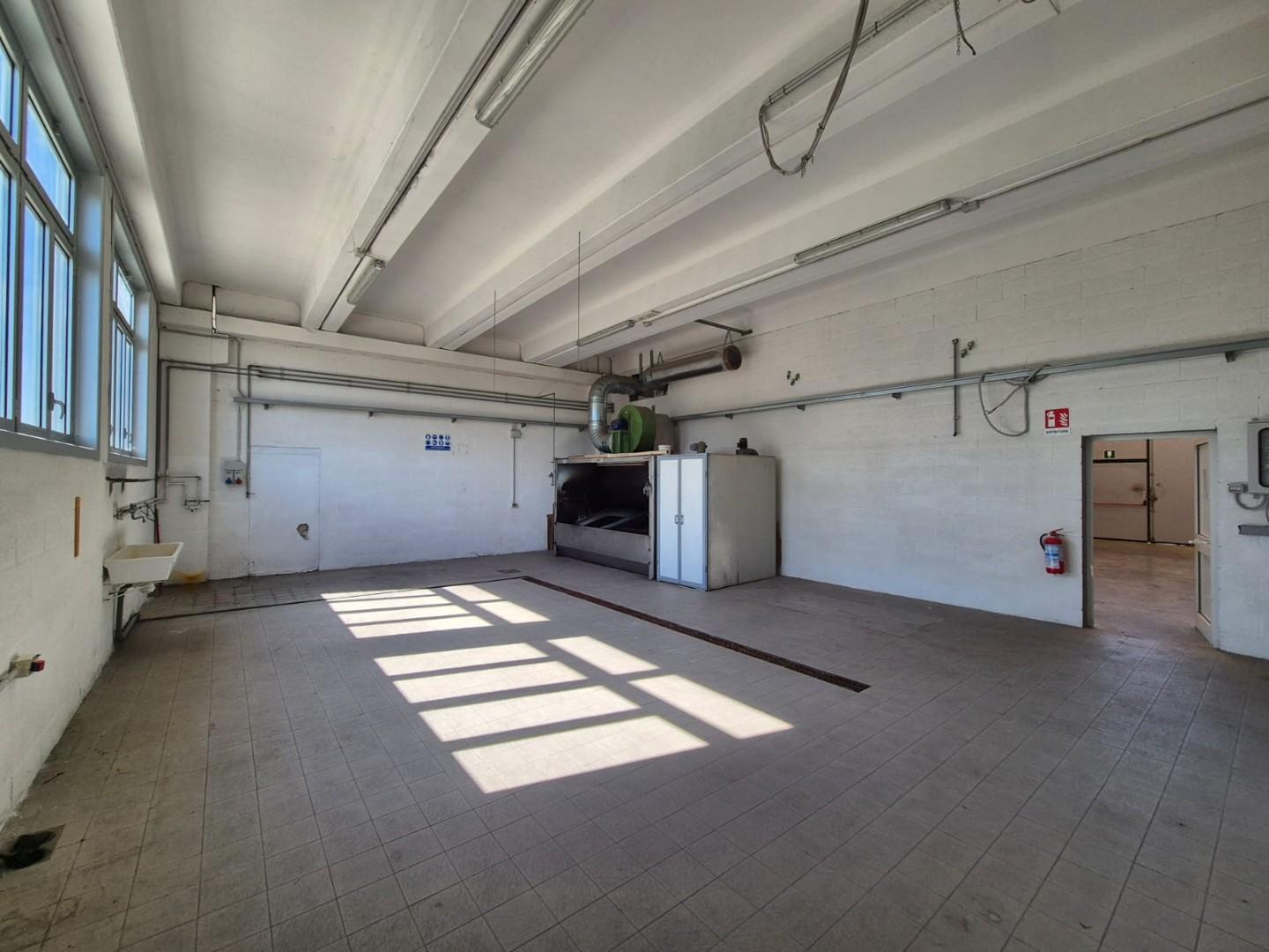 Immagine 7 di Capannone industriale in affitto  a Santa Croce Sull'arno