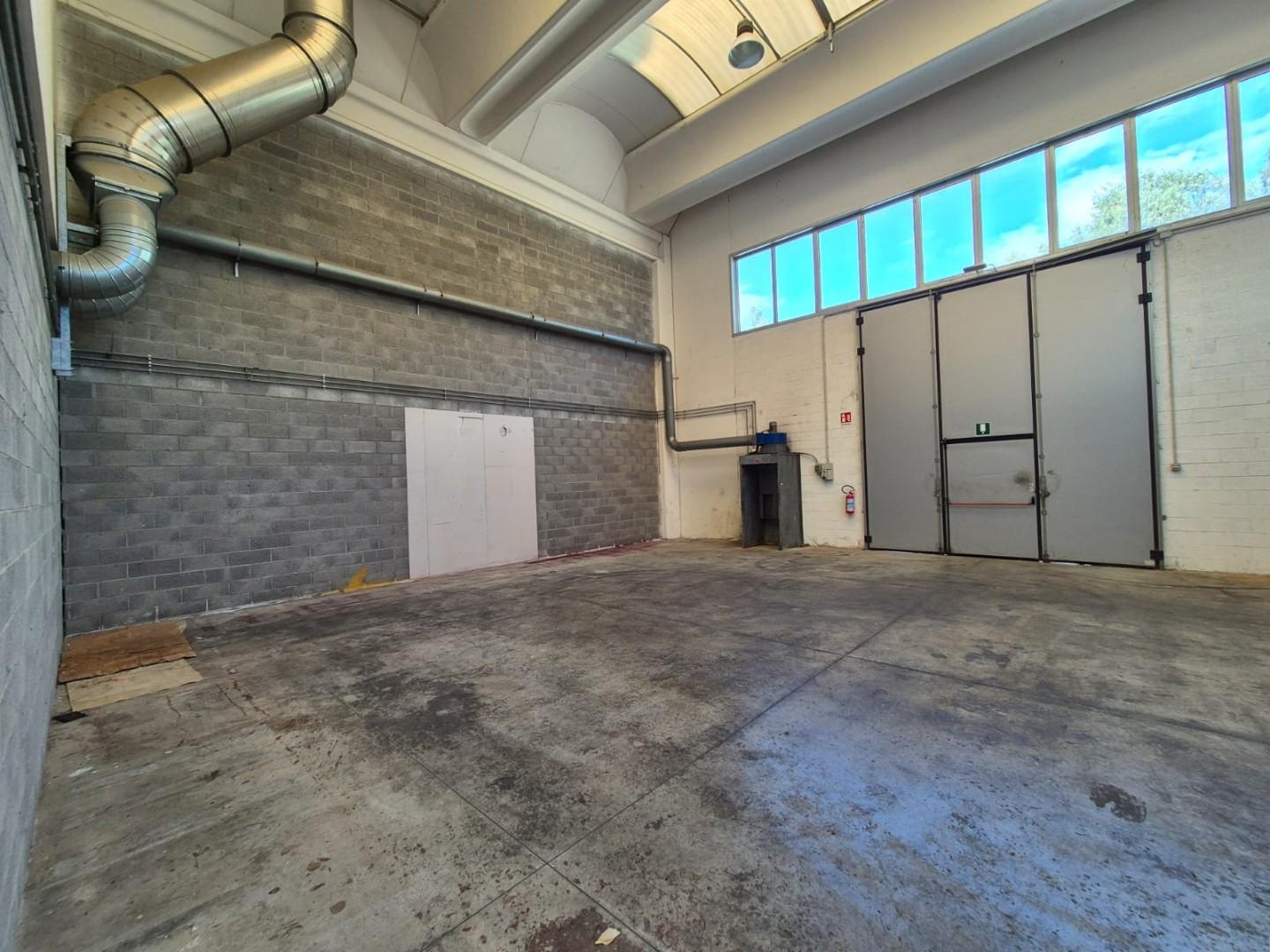 Immagine 2 di Capannone industriale in affitto  a Santa Croce Sull'arno