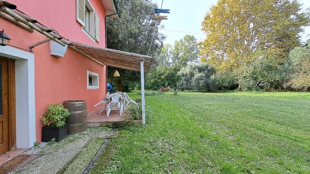 Immagine 38 di Casa indipendente in vendita  a San Giuliano Terme