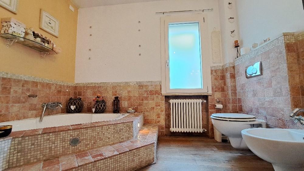 Immagine 26 di Casa indipendente in vendita  a San Giuliano Terme