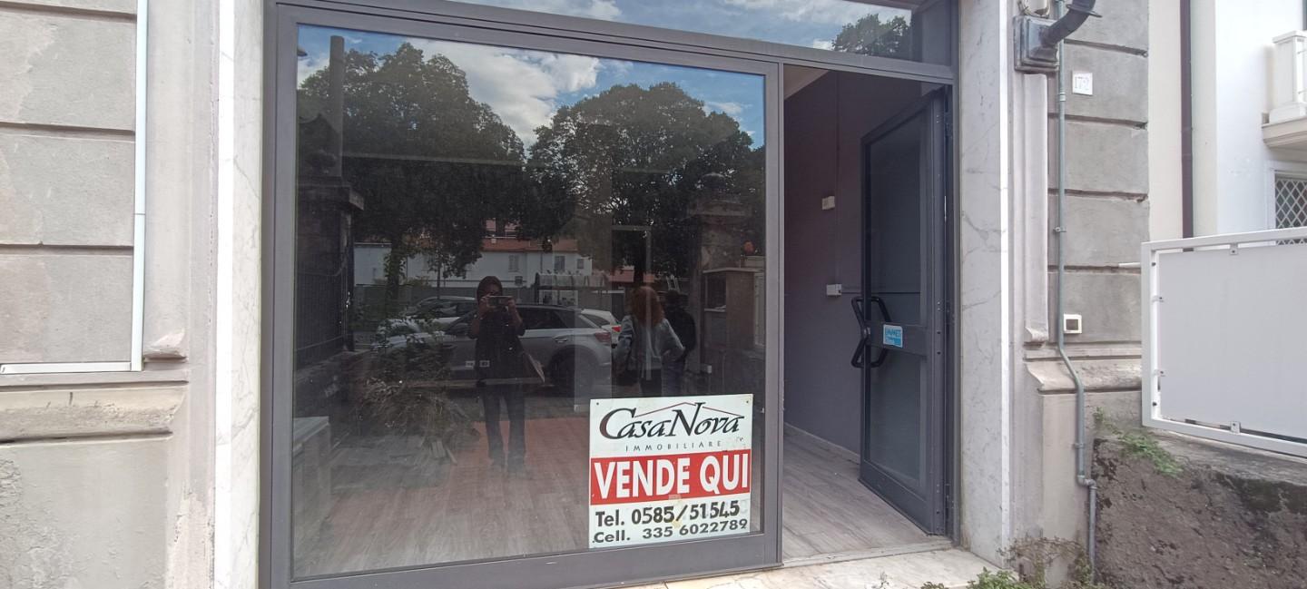 Immagine 13 di Locale commerciale in vendita  a Carrara