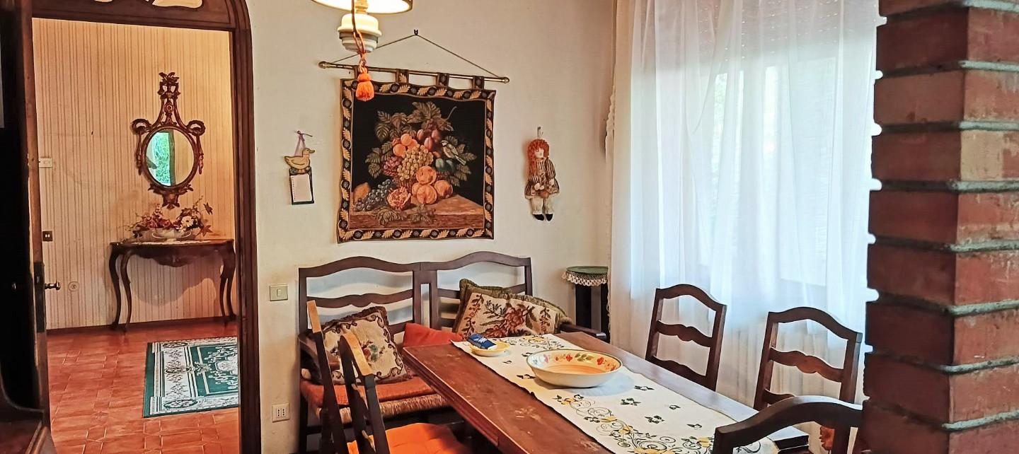 Immagine 11 di Villa in vendita  a San Giuliano Terme