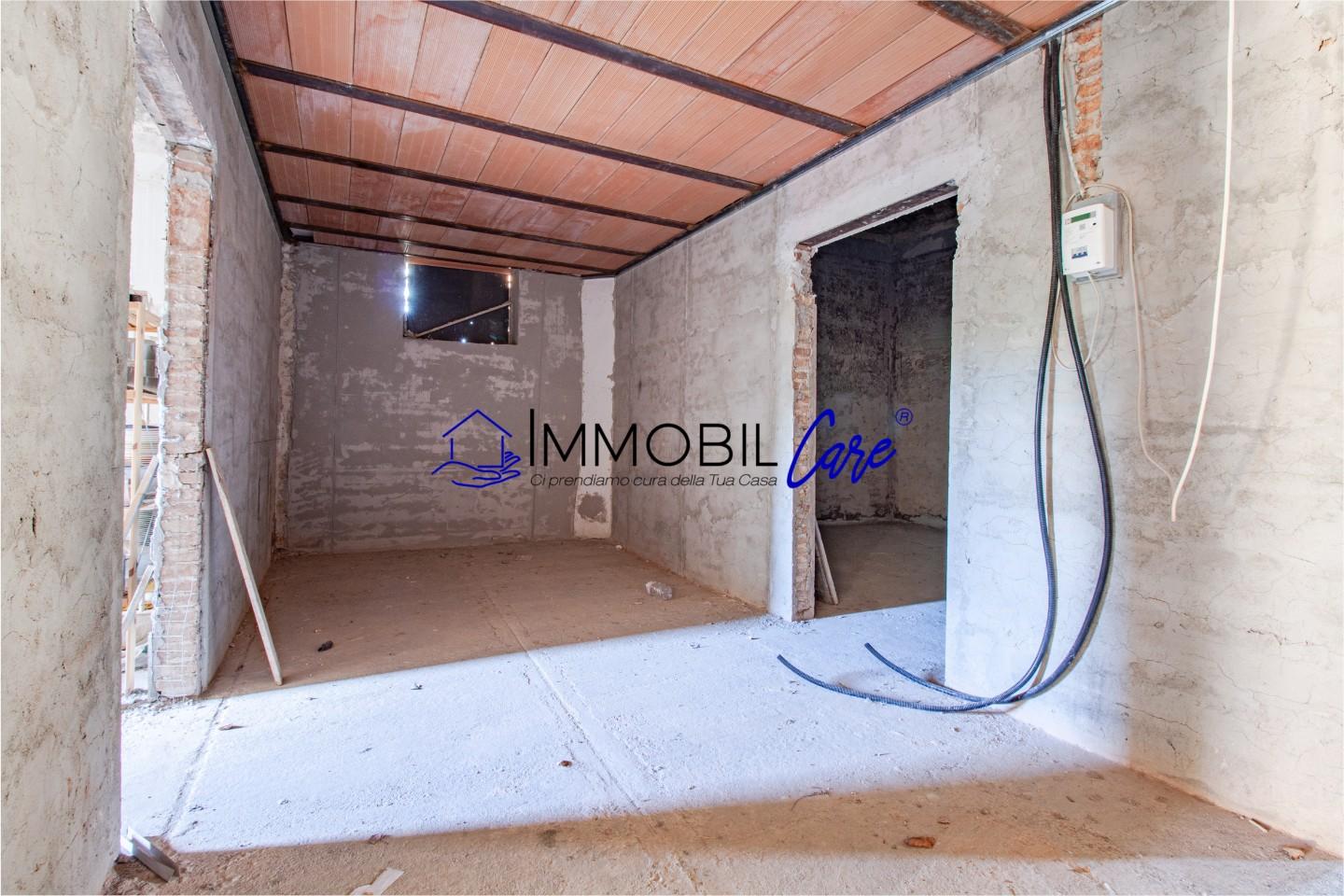 Immagine 11 di Appartamento in vendita  a Livorno