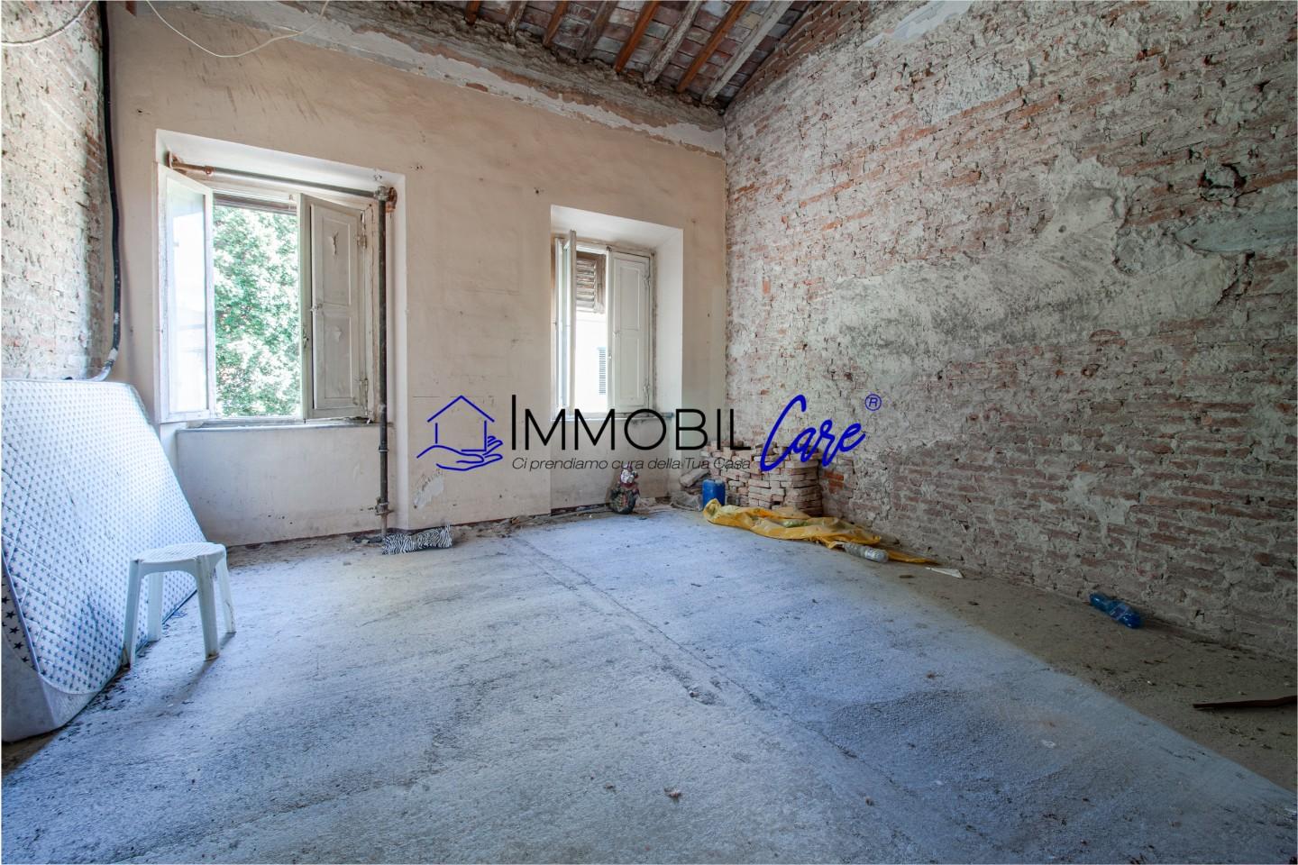 Immagine 3 di Appartamento in vendita  a Livorno