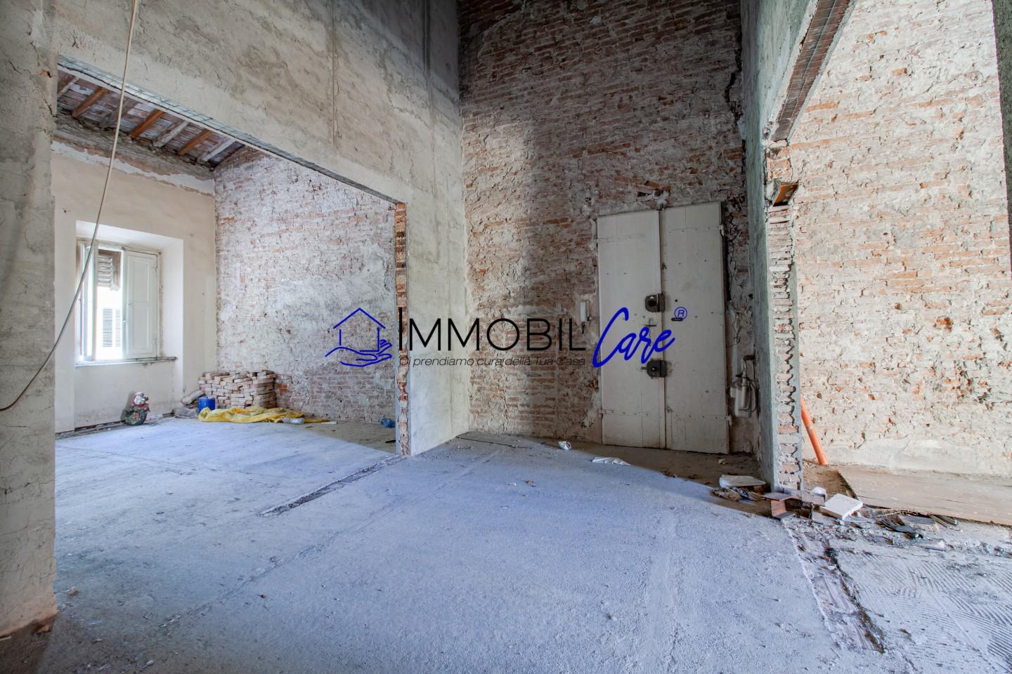 Immagine 2 di Appartamento in vendita  a Livorno